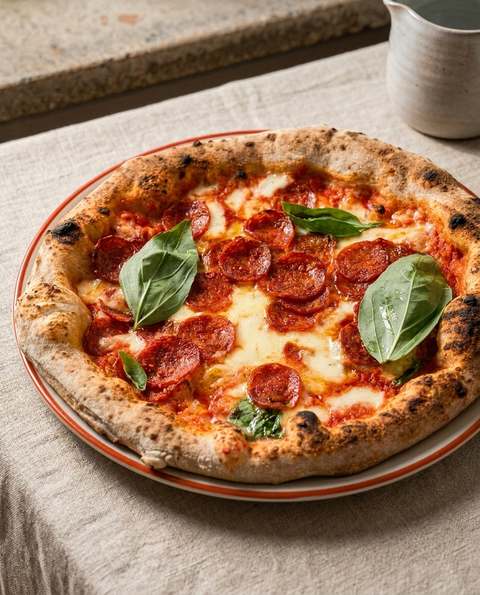 Pizza du restaurant, mise en lumière par FotoResto